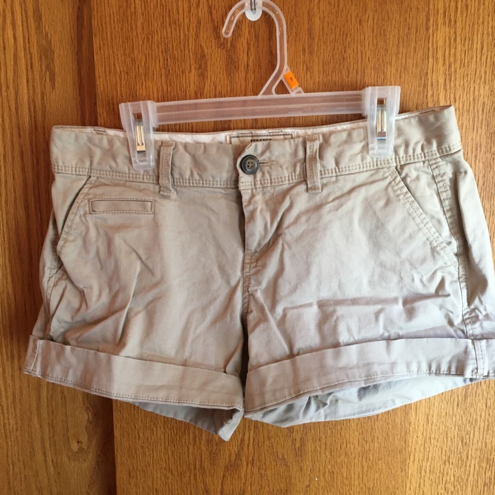 Perfect 5” Khaki shorts